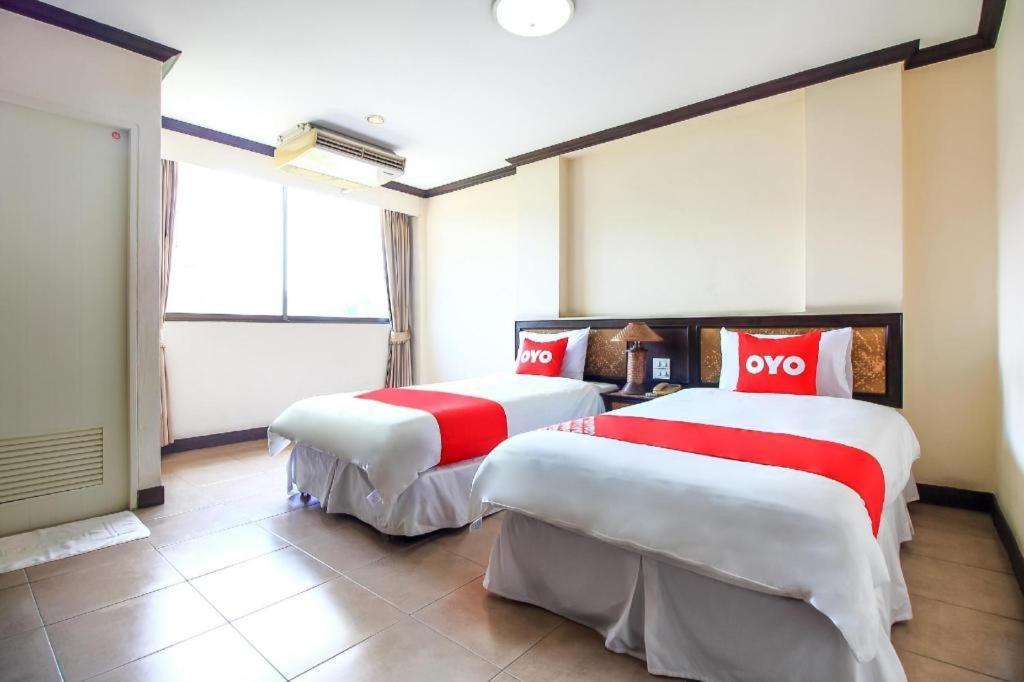 Oyo 383 White Inn Hotel Ban Khlong Lat Bua Khao Экстерьер фото