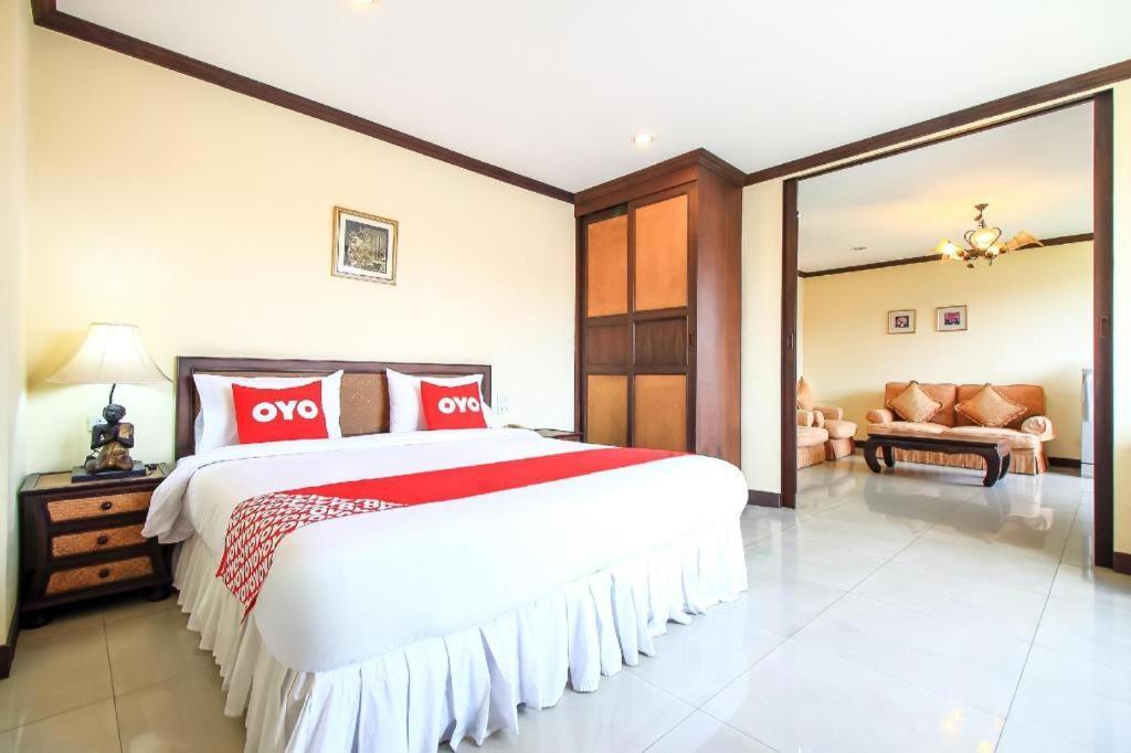 Oyo 383 White Inn Hotel Ban Khlong Lat Bua Khao Экстерьер фото