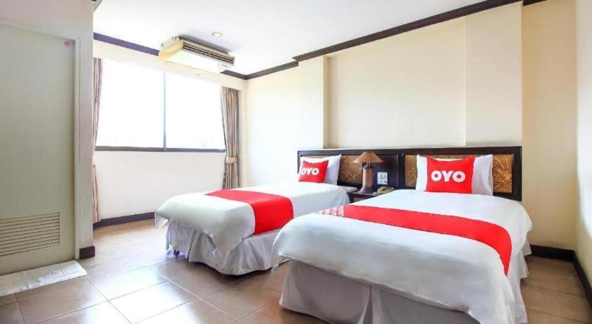 Oyo 383 White Inn Hotel Ban Khlong Lat Bua Khao Экстерьер фото