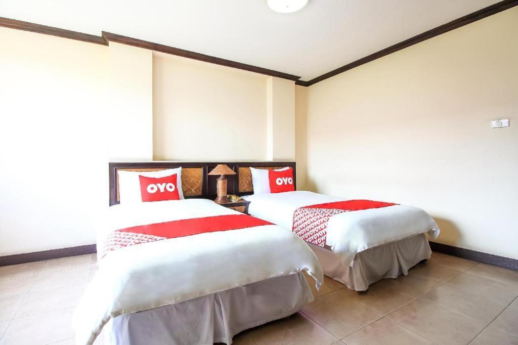 Oyo 383 White Inn Hotel Ban Khlong Lat Bua Khao Экстерьер фото