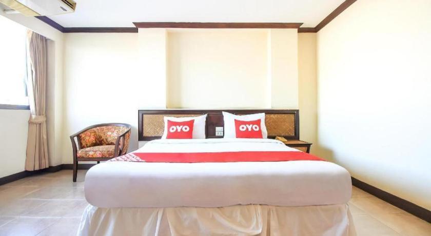 Oyo 383 White Inn Hotel Ban Khlong Lat Bua Khao Экстерьер фото