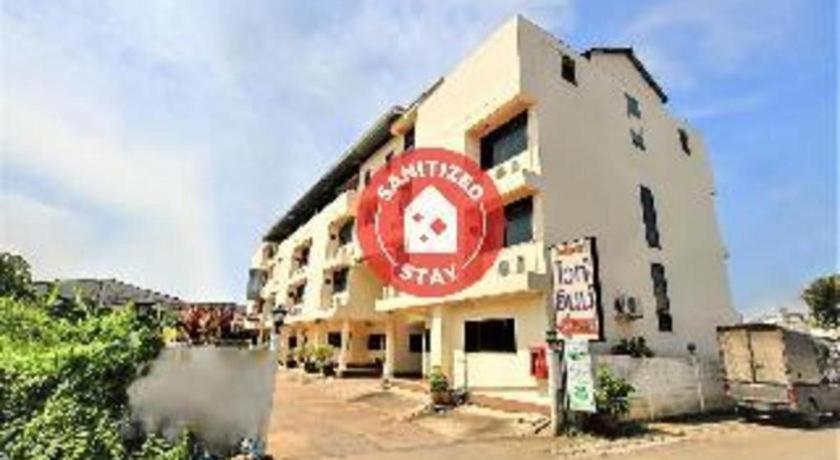 Oyo 383 White Inn Hotel Ban Khlong Lat Bua Khao Экстерьер фото