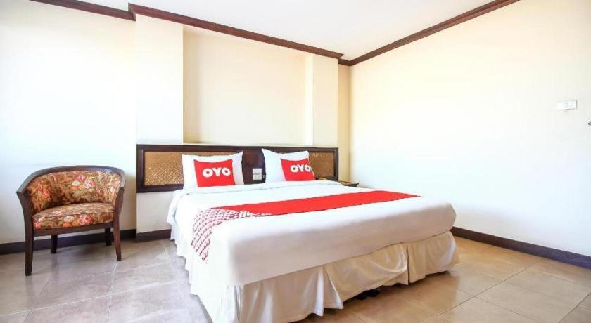 Oyo 383 White Inn Hotel Ban Khlong Lat Bua Khao Экстерьер фото