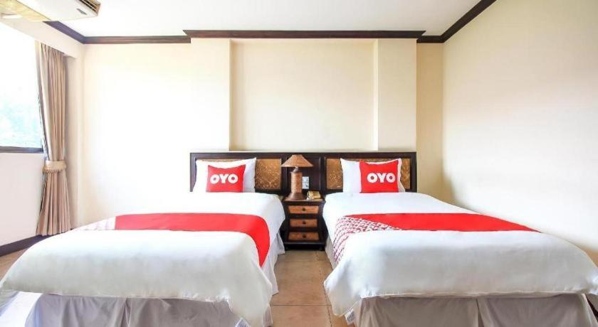 Oyo 383 White Inn Hotel Ban Khlong Lat Bua Khao Экстерьер фото