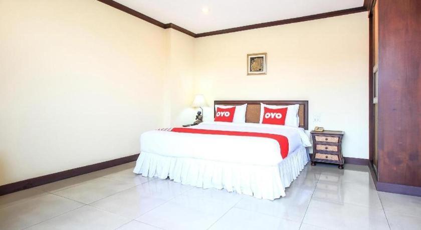Oyo 383 White Inn Hotel Ban Khlong Lat Bua Khao Экстерьер фото
