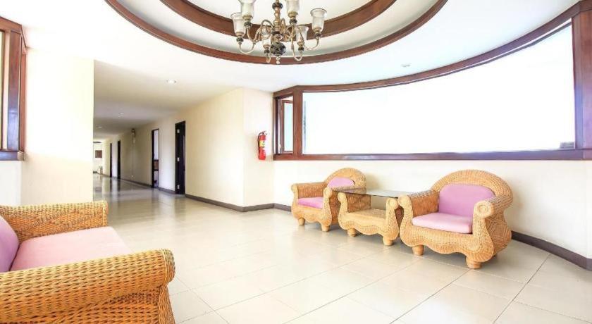Oyo 383 White Inn Hotel Ban Khlong Lat Bua Khao Экстерьер фото