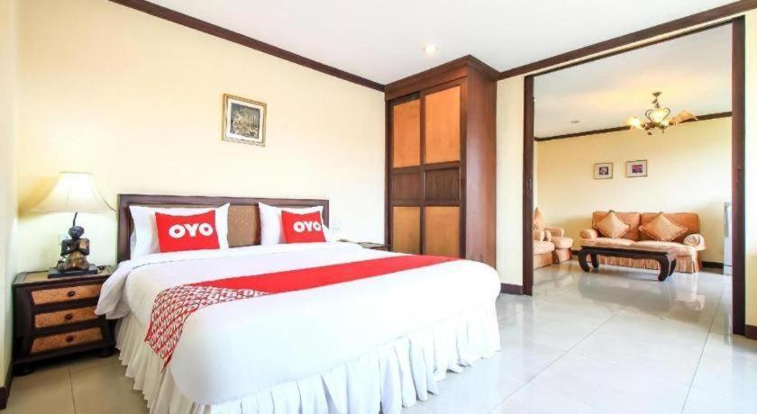 Oyo 383 White Inn Hotel Ban Khlong Lat Bua Khao Экстерьер фото