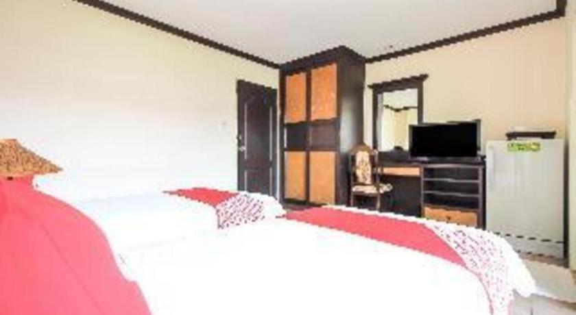 Oyo 383 White Inn Hotel Ban Khlong Lat Bua Khao Экстерьер фото